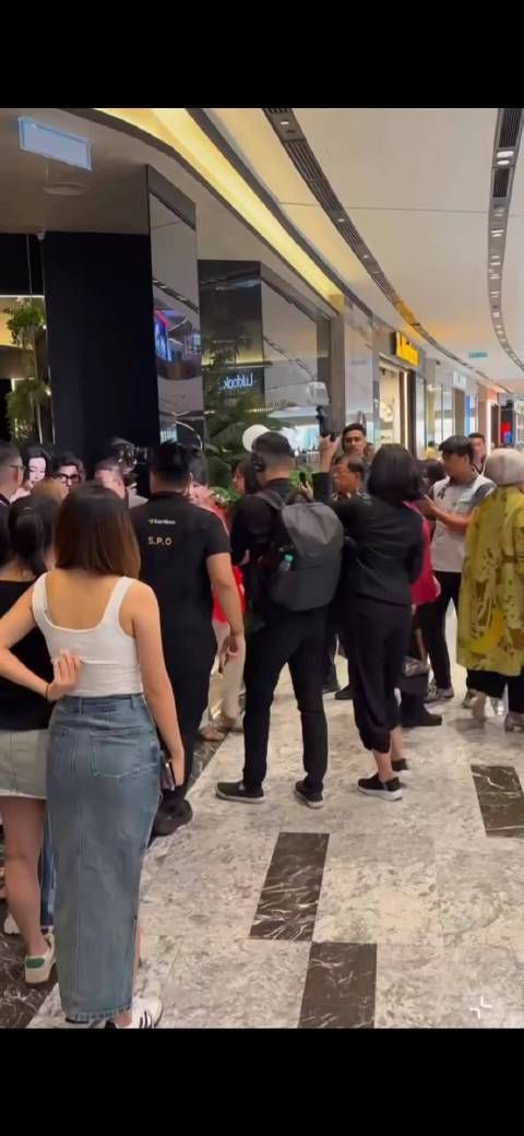 44岁的她依然美得发光，内娱无代餐的存在！