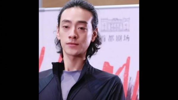 郑云龙被称天选哈姆雷特