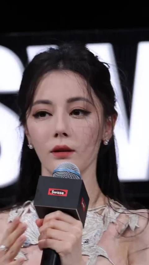 热巴怎么这么憔悴阿