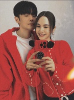 杨丞琳晒与李荣浩牵手照庆祝结婚六周年，仪式感满满！