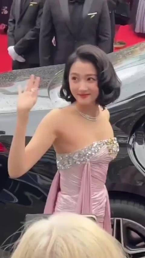 鹿晗关晓彤八年恋情庆生互动终止引关注