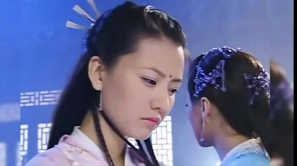 一张绝美的脸背后是一张更美的脸