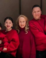 李嘉格离婚后仍称前婆婆为妈，赞其善解人意