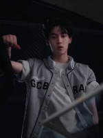 田栩宁生日发新歌官宣新代言