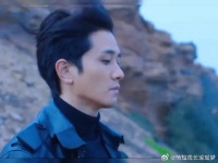 动了情的痞子，连枪都拿不稳