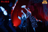 观众零距离沉浸观演，开心麻花新戏《烈焰骑士团》19日起在成都驻演