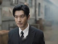 潜行者 ，黄晓明把潜伏者方嘉树演活了，神情动作都是戏，让人代入感十足