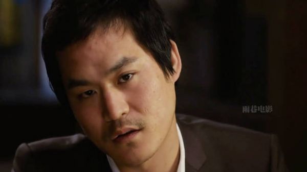 看一次笑一次的电影，黑道大哥竟成了神婆！