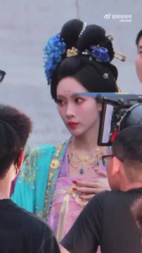 孟子义尚公主今天的路透 粉绿撞色的唐装