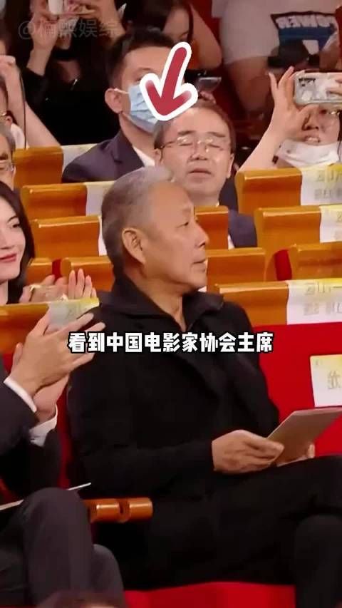 候场细节看江湖地位,张国立成龙不分伯仲,赵本山进场全体起立
