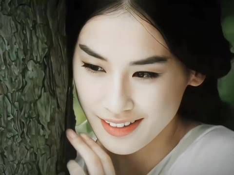 黄圣依谈选戏标准，追求社会意义与自我成长
