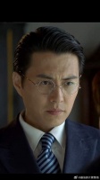 明楼：大姐你知道吗，我一个人拿五份工资！