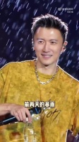 谢霆锋冒微雨复工拍戏,暴雨延误两天后恢复拍摄