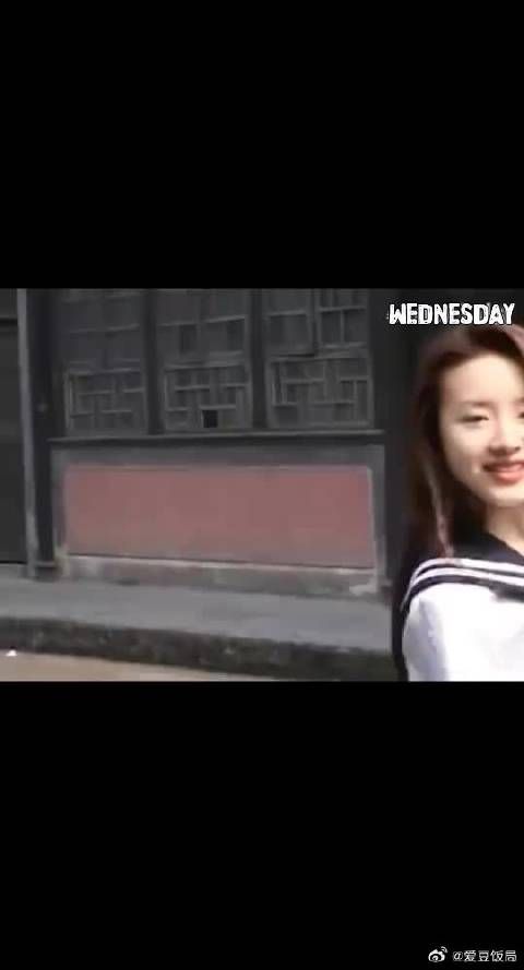 天哪当年她们十几二十岁就已经美貌完成式，现在的就是个小孩！