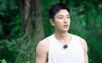 都是老板差距咋这么大？黄晓明16艺人不红，贾乃亮却盆满钵满！