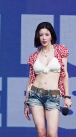 韩国的水上音乐节真的是人才辈出，权恩妃的音乐现场感受下