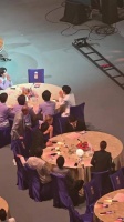 杨受成邀容祖儿与肖战王力宏合影，肖战获特别关注