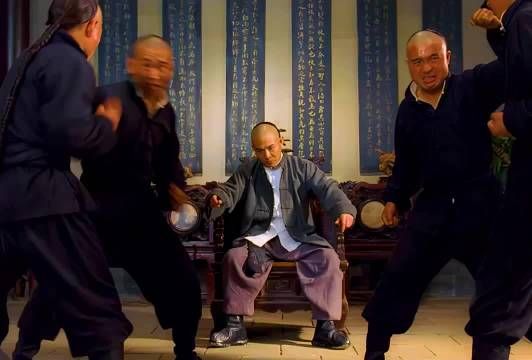 练武之人就得有血性，我反而觉得李连杰版的霍元甲更好看