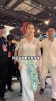 何超莲四任男友皆出众，与窦骁传婚变引热议