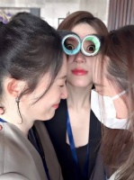 许我耀眼 这一点也不许妍 —