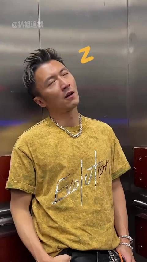 明明身价上亿，为何谢霆锋突然复出开演唱会？了解内情原谅我心疼他三秒钟