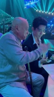 凌峰台下与肖战互动曝光，湾区晚会现舞台缘分