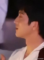 井柏然刘雯合体出席晚宴互动亲密，此前被曝领证未回应
