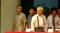 退休干部参加晚会，不料根本就没有他的座位
