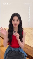 陈都灵秀场表白惠英红，展示小猪手机壳