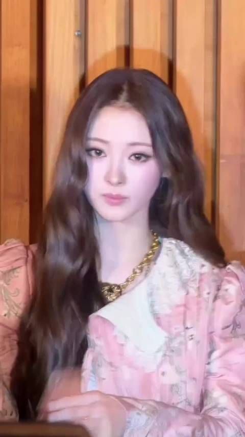 谁懂Anna美貌的权威性