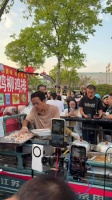 感觉鸡排哥精气神都被抽走了，真该好好休息一下了
