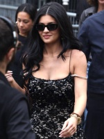 金小妹Kylie Jenner亮相巴黎时装周