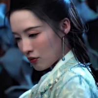 李沁饰沈近真付一笑，箭簇准星破僵局