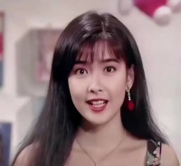 周慧敏年轻时的影像，真是惊艳了一个时代，哪怕现在看，依然堪称盛世容颜