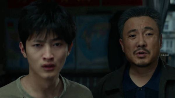 奶奶打篮球被马继业撞见,为了圆谎马成钢只能强行让李老师下线