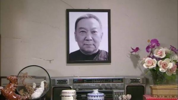 女儿就是找不到房本,看着死去父亲的遗像,茅塞顿开