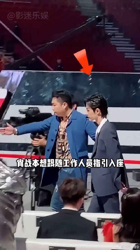 颁奖礼候场区现明星百态,杨紫受追捧蒋奇明遭冷落