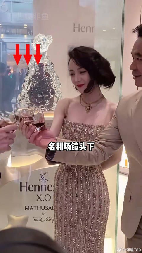 赵丽颖拒酒杨紫被劝王菲豪饮,女星饭局众生相