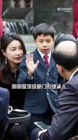 霍中曦不苟言笑背后，郭晶晶低调育儿智慧引关注