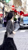 独属于迪丽热巴的巴黎时刻，热巴在巴黎街头的citywalk ，美得让人羡慕