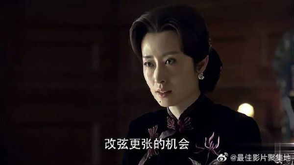 明楼站起来签字 大姐:汉奸狗官只配跪着签,真霸气!