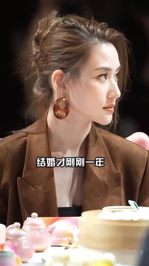 男人爱与不爱多明显?对比窦骁和何猷君,才知何超莲为何不笑了