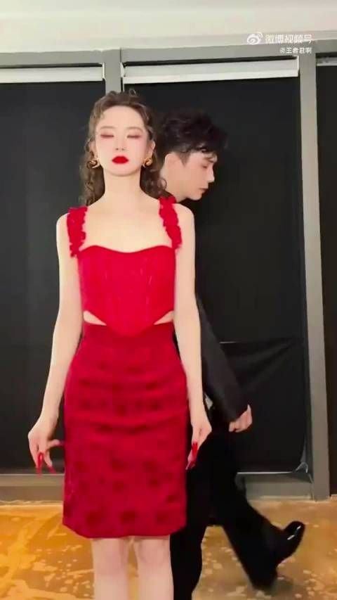 戚薇问李承铉妆造评价，李承铉直言想回房间