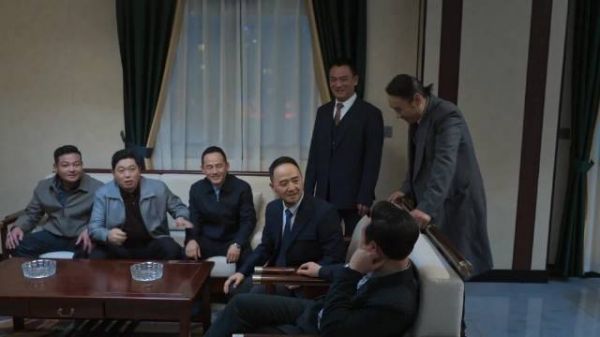 《狂飙》的经典名场面,赵立冬敲打高启强,“我听说你很嚣张啊”
