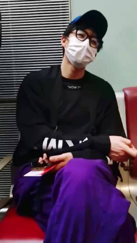哈哈 听大哥在机场清唱