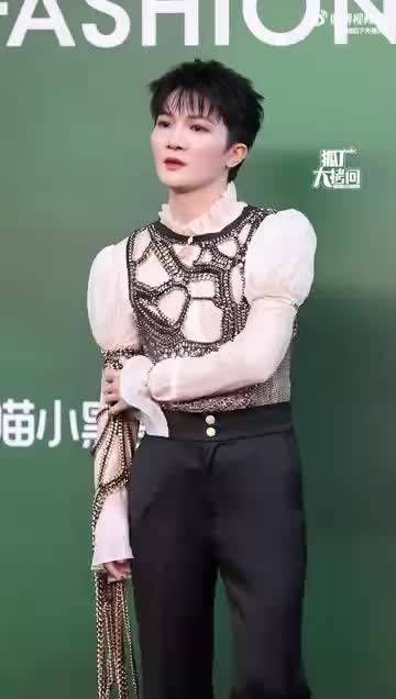 周深vogue红毯造型表现力如何?