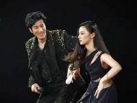 王力宏深圳演唱会嘉宾单依纯 和演《红高梁模特队》小品！