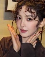 我要是长章若楠这样出门都得横着走，一整个甜到我心里了 ！