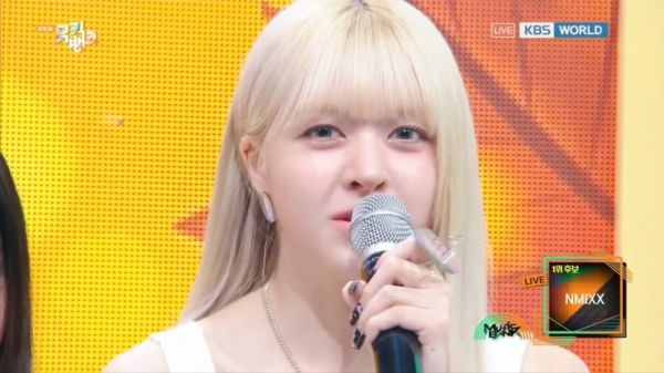 一位公约！1024音乐银行 NMIXX新曲《Blue Valentine》采访现场