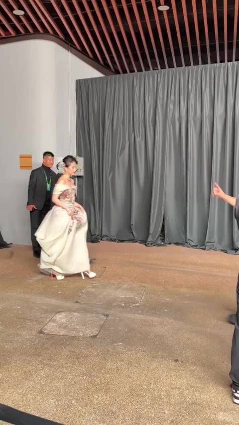 会动的刘亦菲终于出现,等这个压轴的菲的过程中先来看点儿小路透